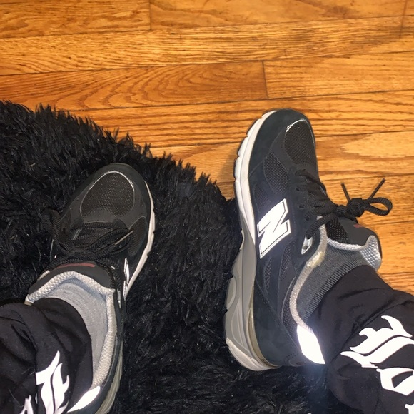 black new balances - Picture 2 of 4